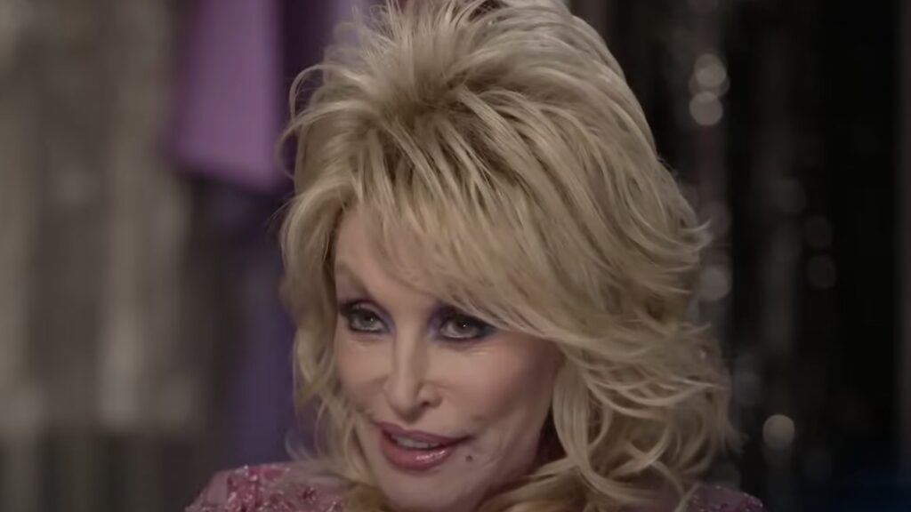 Dolly Parton Stuns Fans By Dressing As Dallas Cowboys Cheerleader ...