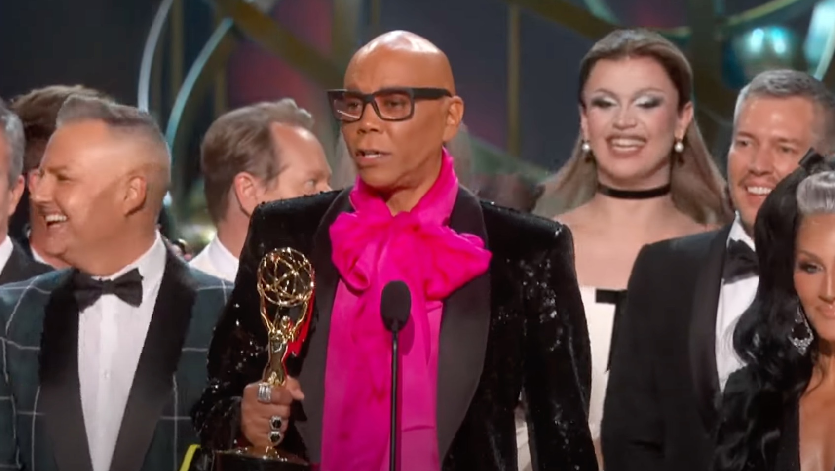 Hollywood’s RuPaul Promotes Drag Queen Story Hour During Emmy Speech ...